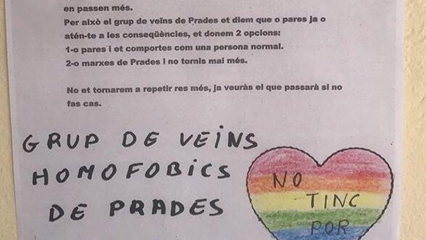 Una carta homófoba amenaza a un vecino de Prades (Tarragona) por transvestirse: «O paras o verás qué pasa»