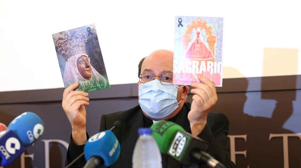 Juan Miguel Ferrer, deán de la catedral de Toledo, durante la presentación del Octavario de la Virgen del Sagrario