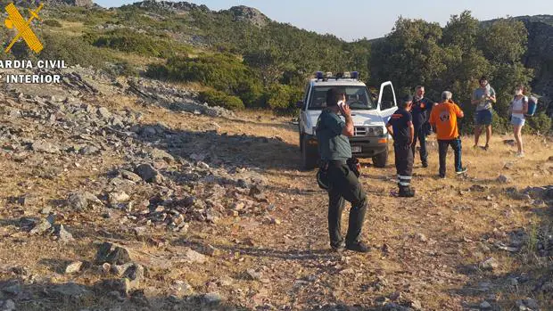 La Guardia Civil rescata a dos senderistas exhaustos y deshidratados en mitad del monte