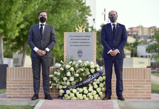 Alberto Rojo depositó una corona como homenaje por los fallecidos