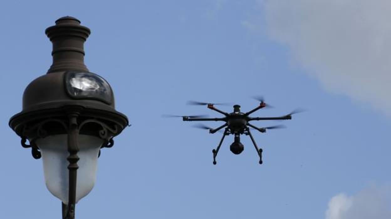 Estrellan un dron contra una de las torres de la Catedral de Burgos