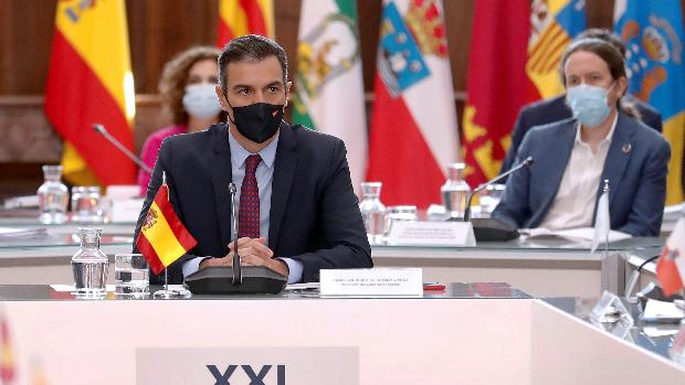 Sánchez explica a las regiones que asumirá el control del reparto del Fondos Europeo