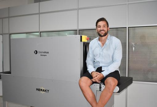 El joven ingeniero, en las oficinas de su empresa en Ontinyent