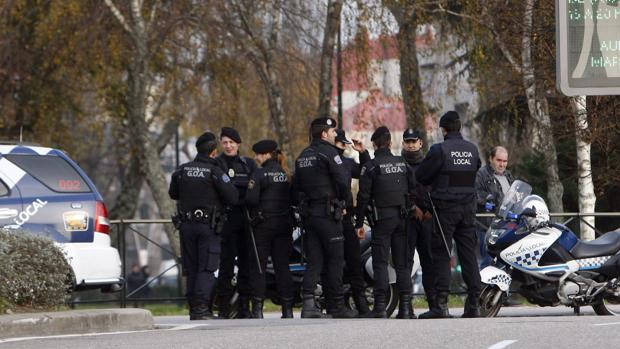 Mascarillas en el codo e insultos a los agentes: dos denunciados por incumplir las normas en Lugo