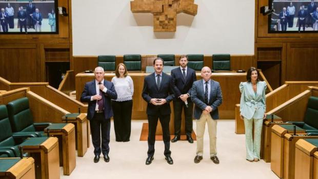 El Parlamento vasco rechaza que los nuevos diputados tengan que acatar la Constitución