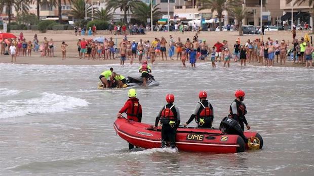 Rescatan el cuerpo de un hombre flotando en una playa de Puerto de Sagunto