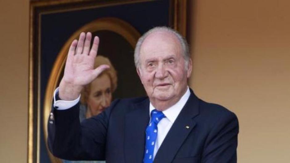 El Rey Don Juan Carlos abandona España