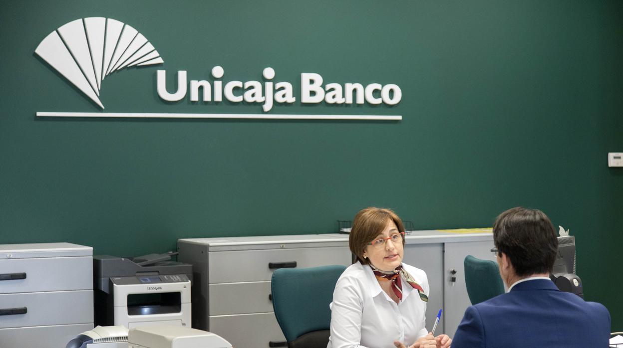 Unicaja gana 61 millones en el primer semestre tras dotar 103 millones de provisiones extraordinarias por el Covid