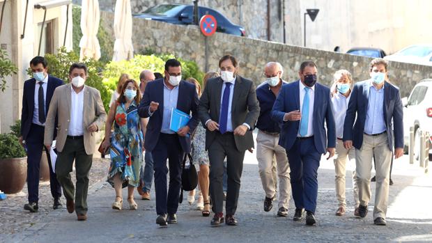 El PP pide a Page que impida a Sánchez «llevarse el dinero de los ayuntamientos»