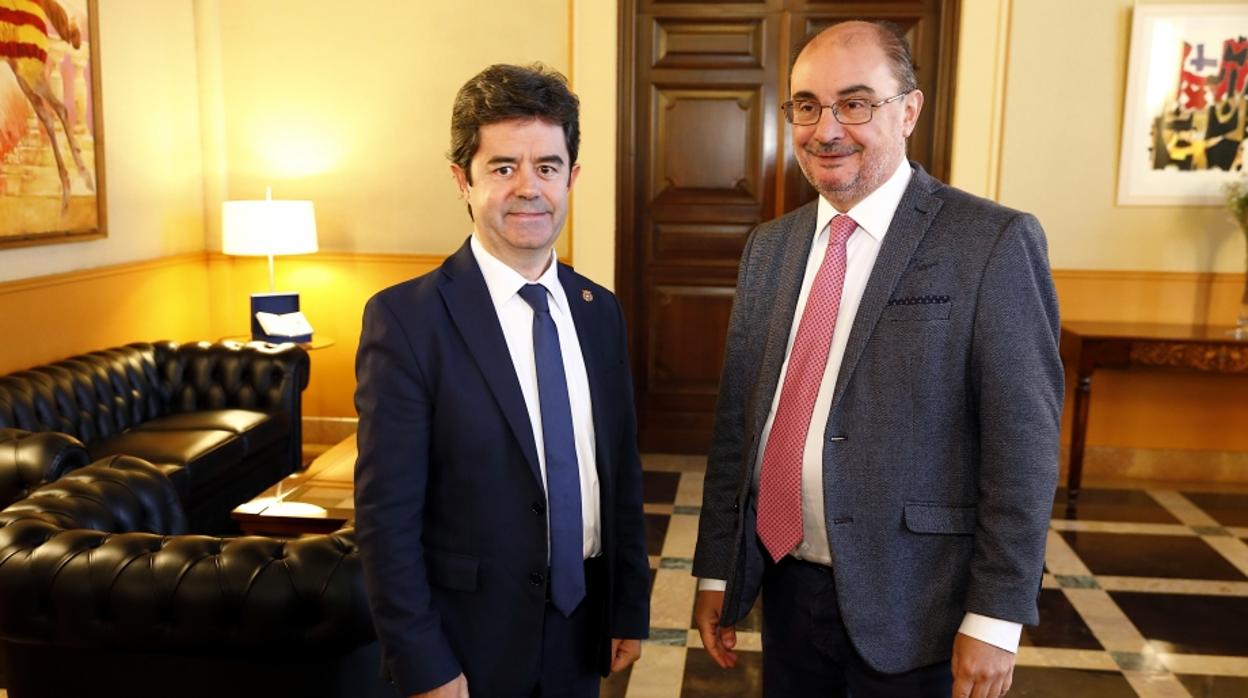 El alcalde de Huesca, Luis Felipe, y el presidente de Aragón, Javier Lambán, en una imagen de archivo