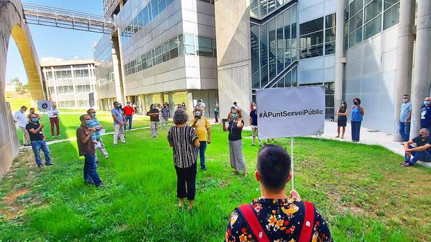 Trabajadores de À Punt protestan contra la «amenaza de recortes» y de privatización