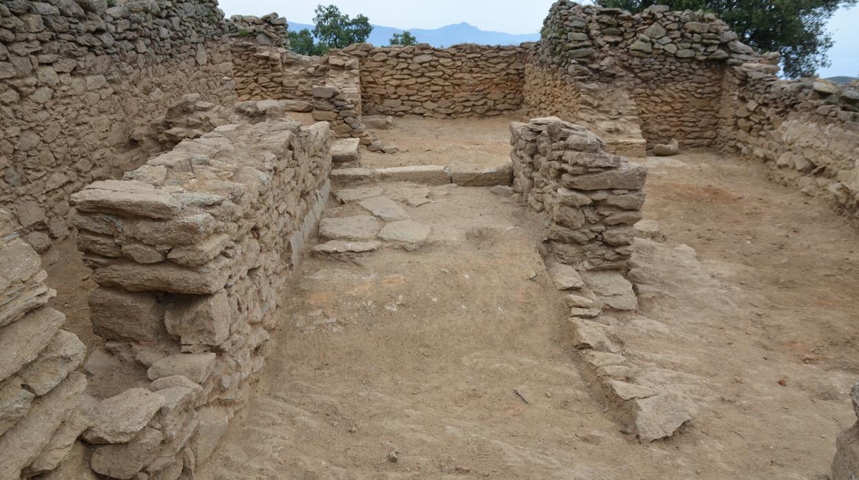 Detalle de las estructuras descubiertas en Santa Creu de Rodes