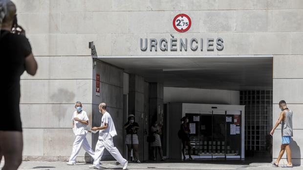 Alarma en Valencia tras triplicarse los ingresos hospitalarios por el coronavirus