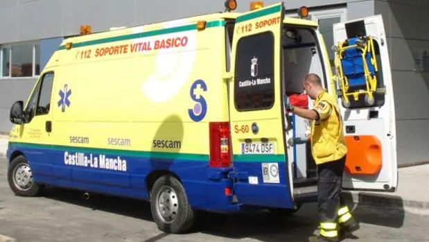 Trasladan al Hospital de Albacete a una mujer que cayó al canal del Tajo-Segura