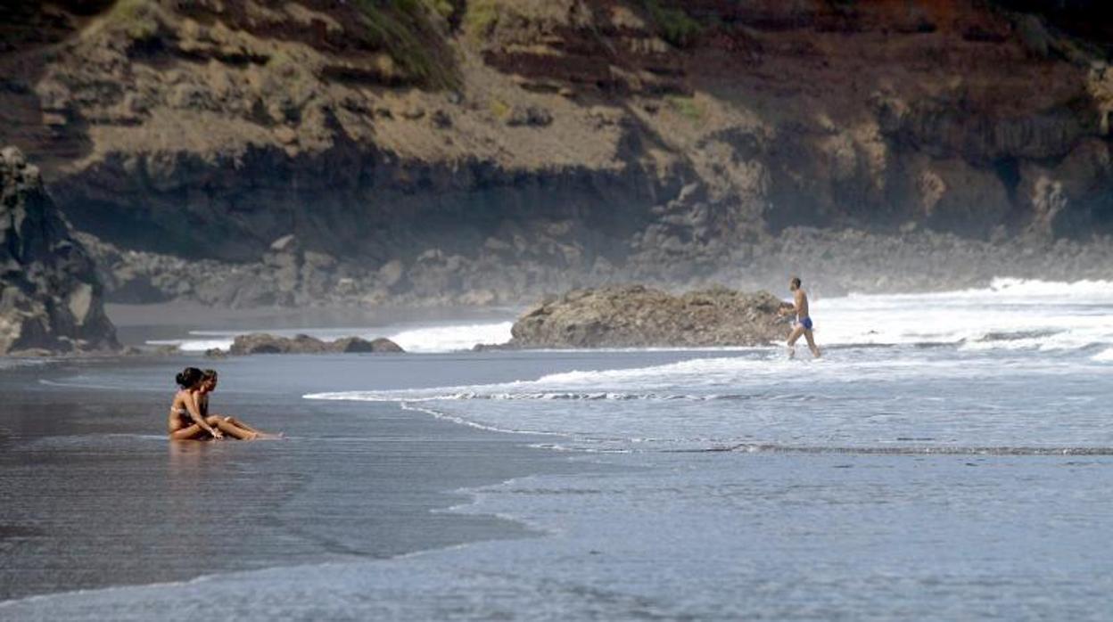 Imagen de archivo de la Playa de los Patos (Tenerife)