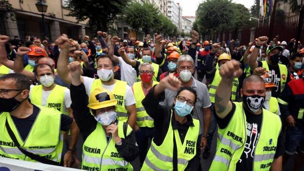 Los trabajadores de Alcoa votan este martes iniciar una huelga indefinida