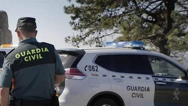 La Guardia Civil reduce a una persona atrincherada en Ballesteros (Ciudad Real)