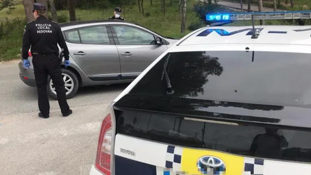 Detenido un menor al volante que chocaba contra el coche de la Policía en Redován