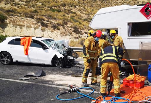 Estado en el que ha quedado el coche tras la colisión mortal