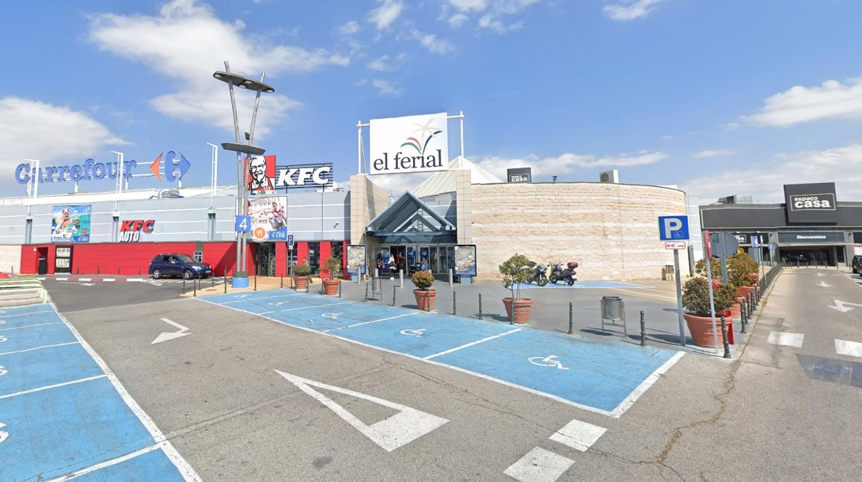 Exterior del centro comercial El Ferial de Parla