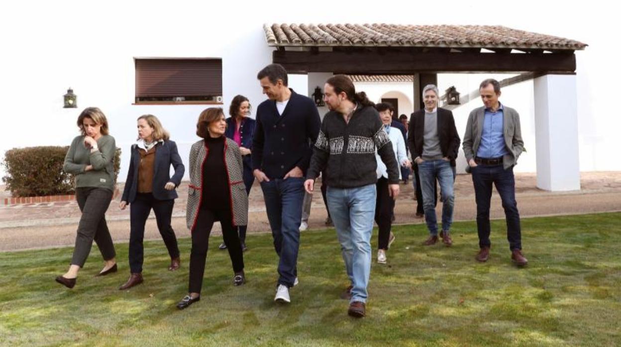 Los miembros del Consejo de Ministros, durante el encuentro en Quintos de Mora (Toledo)