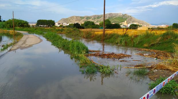 Una tormenta de 40 litros por metro en una hora causa inundaciones en Villena