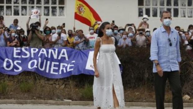 Los Reyes, recibidos al grito de «Menorca tiene Rey» y «España os quiere»