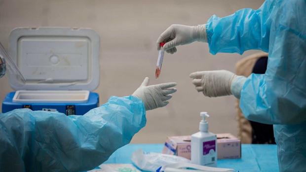 Llamamiento a los clientes de un pub de Guadalajara para hacer test de Covid