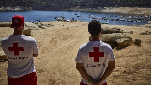 Doscientas multas por bañarse en ríos o embalses en el verano del Covid-19