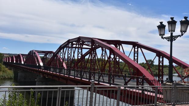 El Puente Reina Sofía reabre al tráfico tras concluir sus obras de rehabilitación