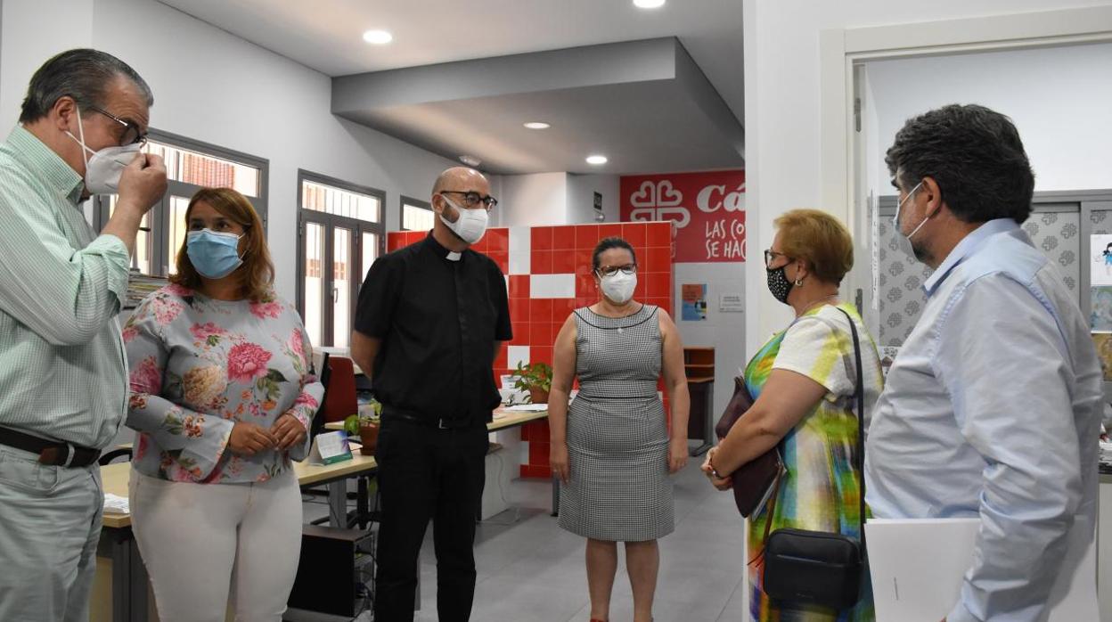 Guadalupe Martín y Agustina García Élez durante su visita a la sede de Cáritas Talavera