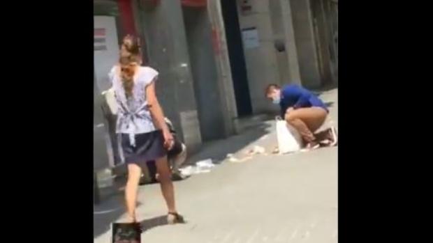 Atracan a una pareja que iba al banco con 70.000 euros y en la huida pierden los billetes por la calle