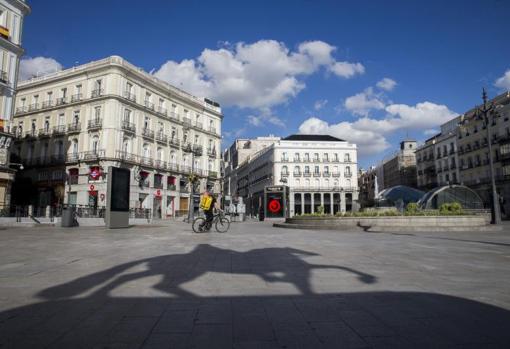 La Puerta del Sol, zona libre de coches: Madrid cierra la plaza al tráfico para su peatonalización