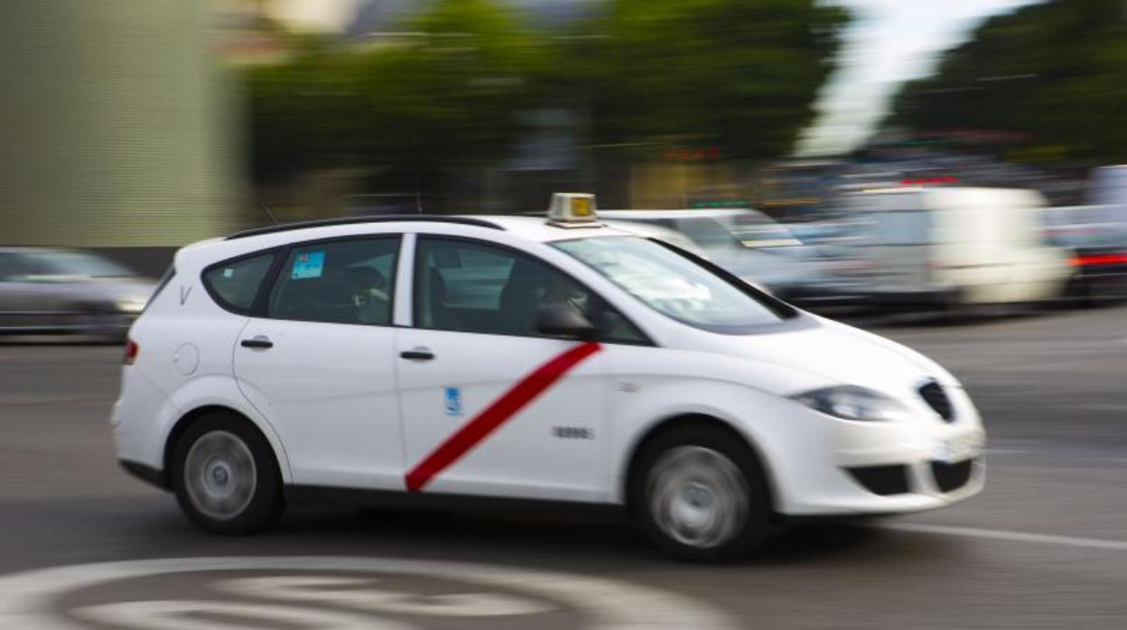 Cinco detenidos acusados de agredir a un taxista para robarle y violar a la pasajera en Almería