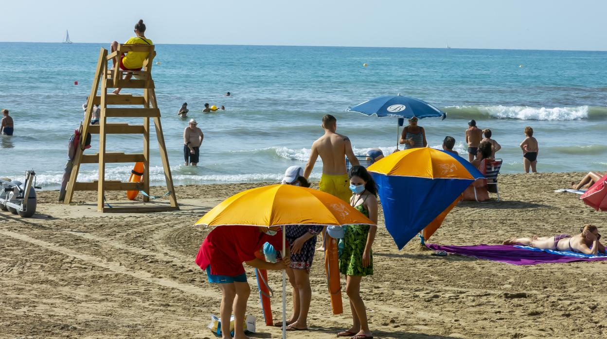 Imagen de una de las playas de Alicante este agosto