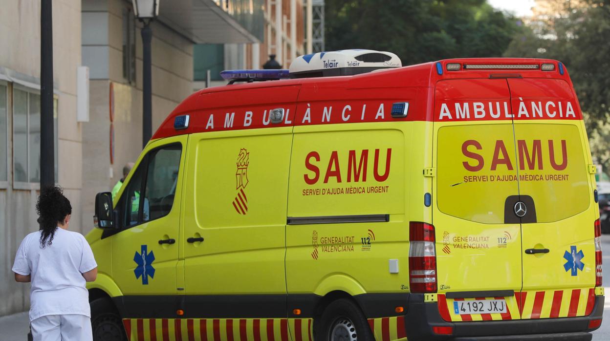 Imagen de archivo de una ambulancia SAMU de Valencia