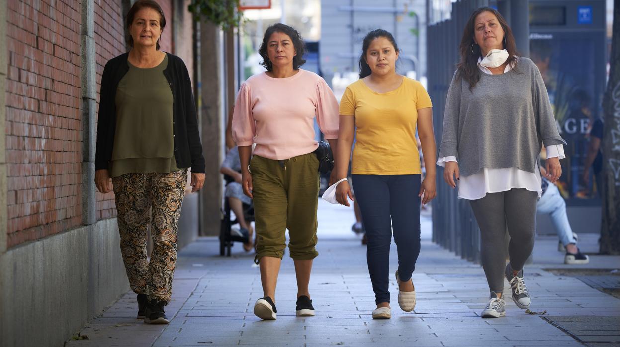 Rosa, Eliana, Raquel y Glore posan para ABC