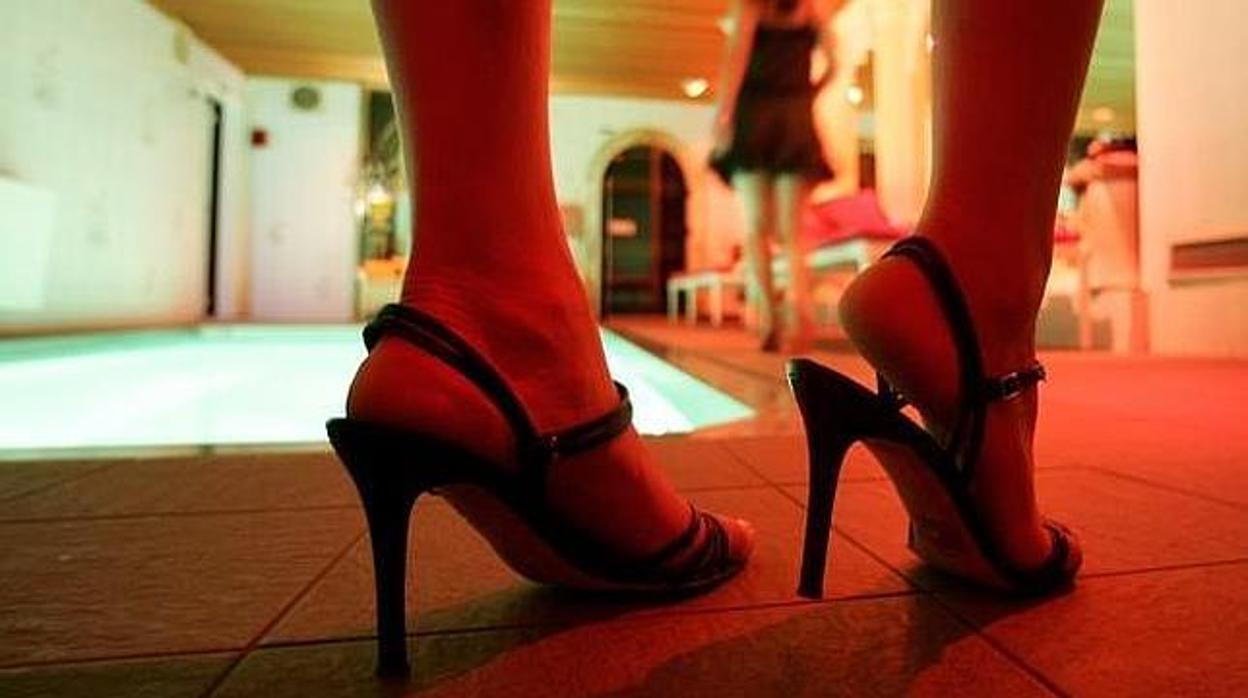 IU pide el cierre de locales, pisos y chalets en los que se ejerza la prostitución en Toledo