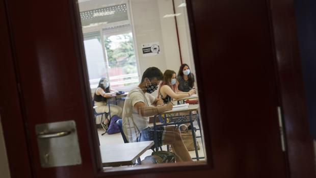 La concelleira de educación de Santiago ve «precipitado» comenzar el curso el día 10