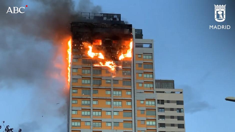 Vídeo: Las impresionantes imágenes del incendio en un bloque de pisos en el norte de Madrid