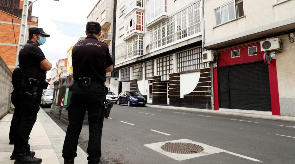 Agentes de Policía en Monforte, aquejada de un brote de coronavirus