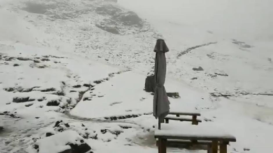 Picos de Europa registra, en el mes de agosto, la primera nevada en Castilla y León