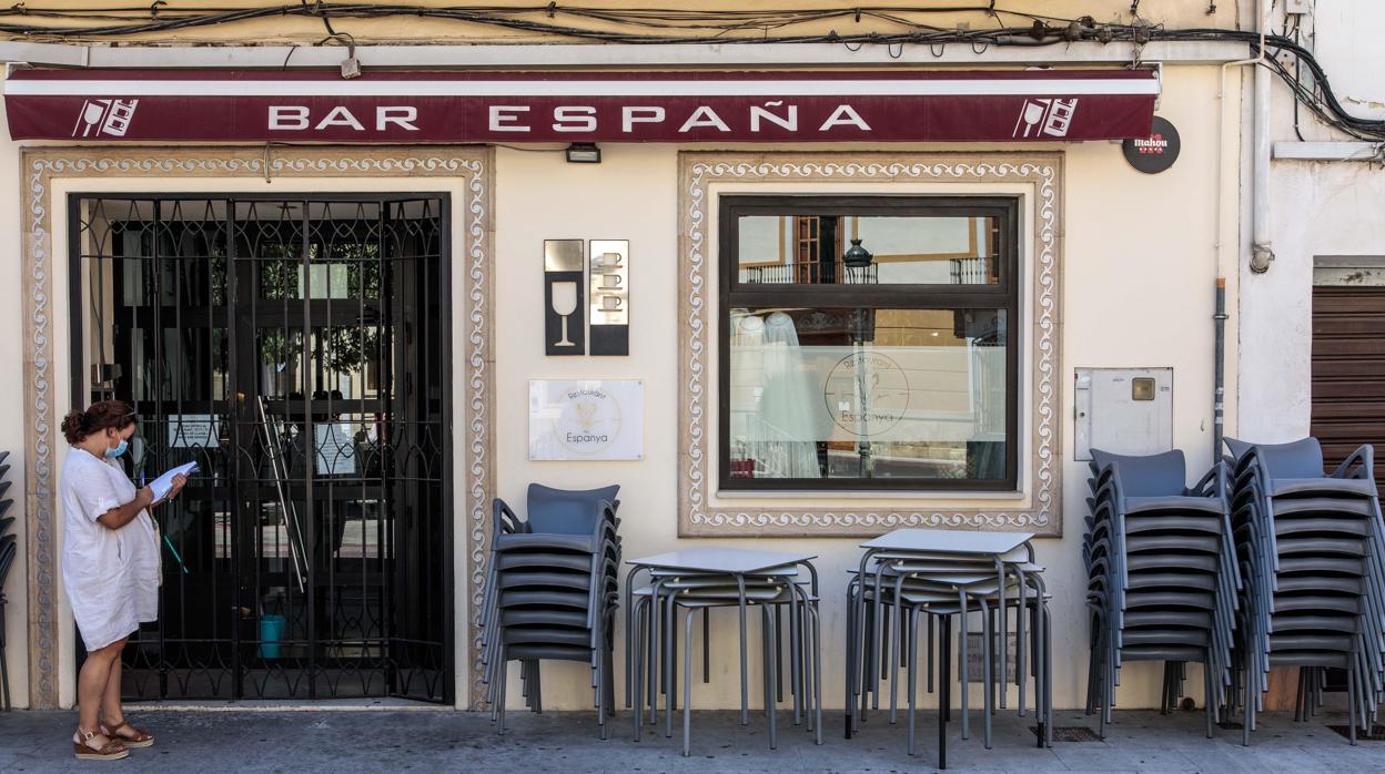 Imagen tomada este lunes en la localidad valenciana de Benigànim, donde se ha decretado el confinamiento de su población por los rebrotes de coronavirus