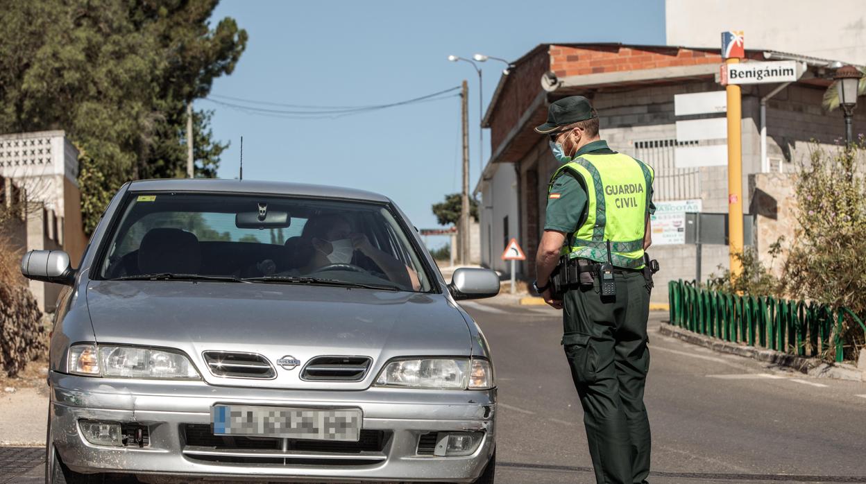 Imagen de archivo de la Guardia Civil en un control en una localidad valenciana