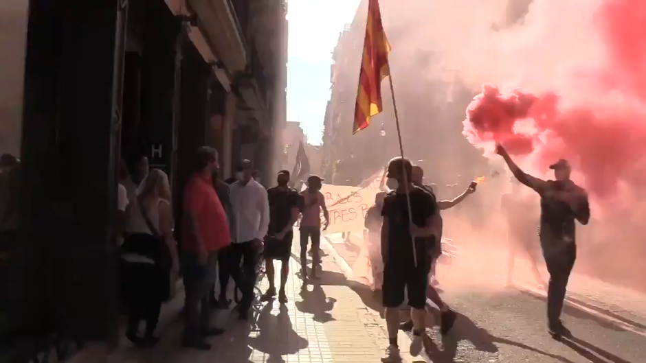 Lanzan objetos contra dos diputados de Vox en Barcelona