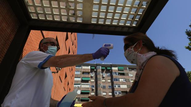 Los nuevos casos en Madrid doblan los de ayer, y en las últimas 24 horas ha habido 21 fallecidos