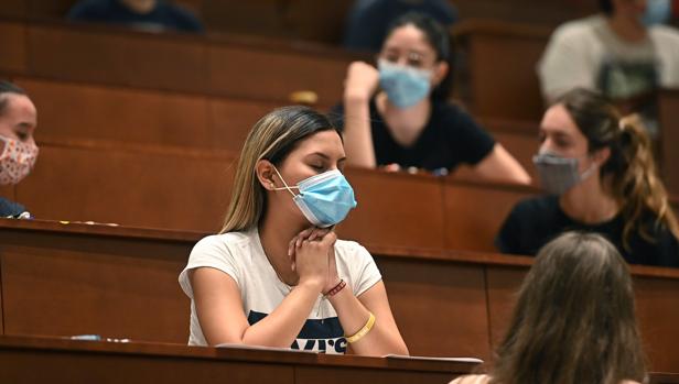 Claves de la vuelta a la universidad en Madrid: clases a la mitad y test masivos