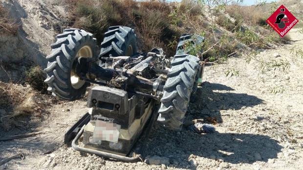 Mueren un motorista de 34 años y un tractorista de 80 en accidentes en Ontinyent y Orihuela el fin de semana