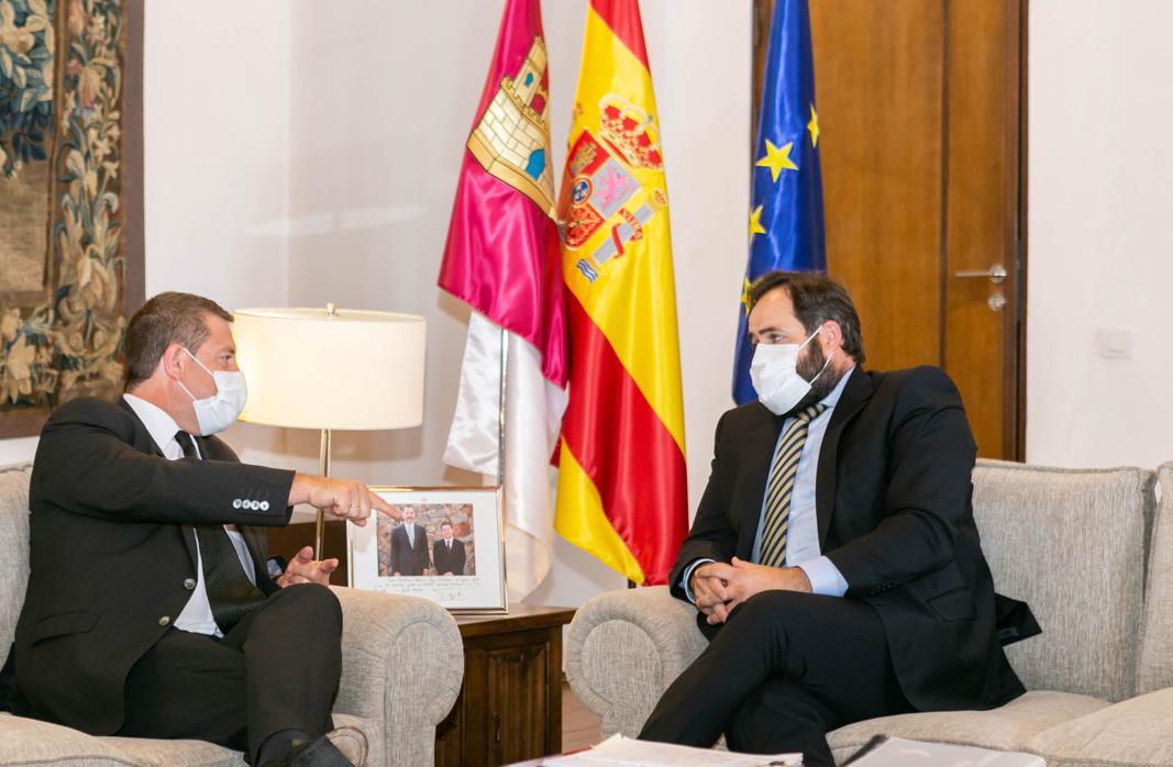 Un momento de la reunión mantenida este martes engtre Page y Núñez en el Palacio de Fuensalida