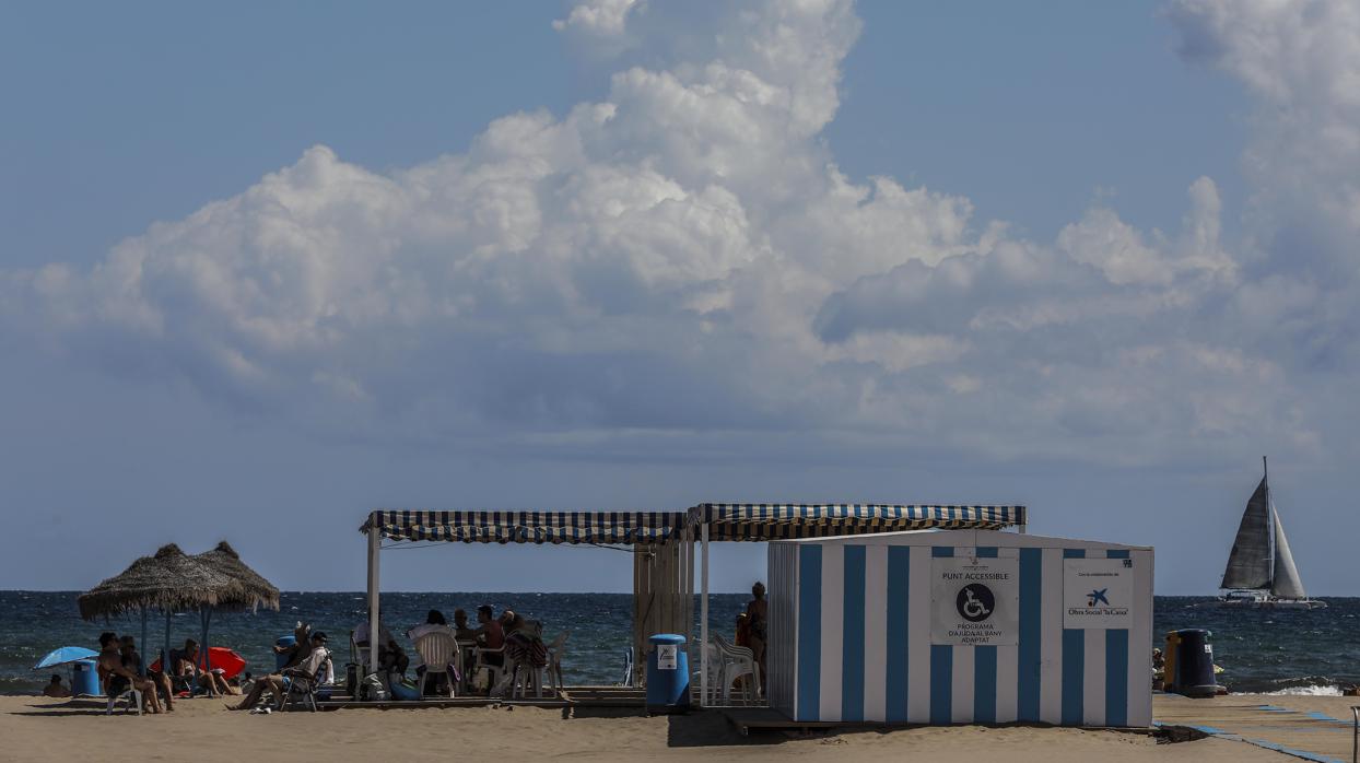Escolares con mascarilla en un centro educativo en Valencia